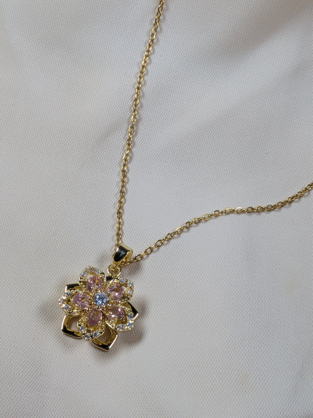 Collier Pendentif Fleur Tournante en Acier inoxydable