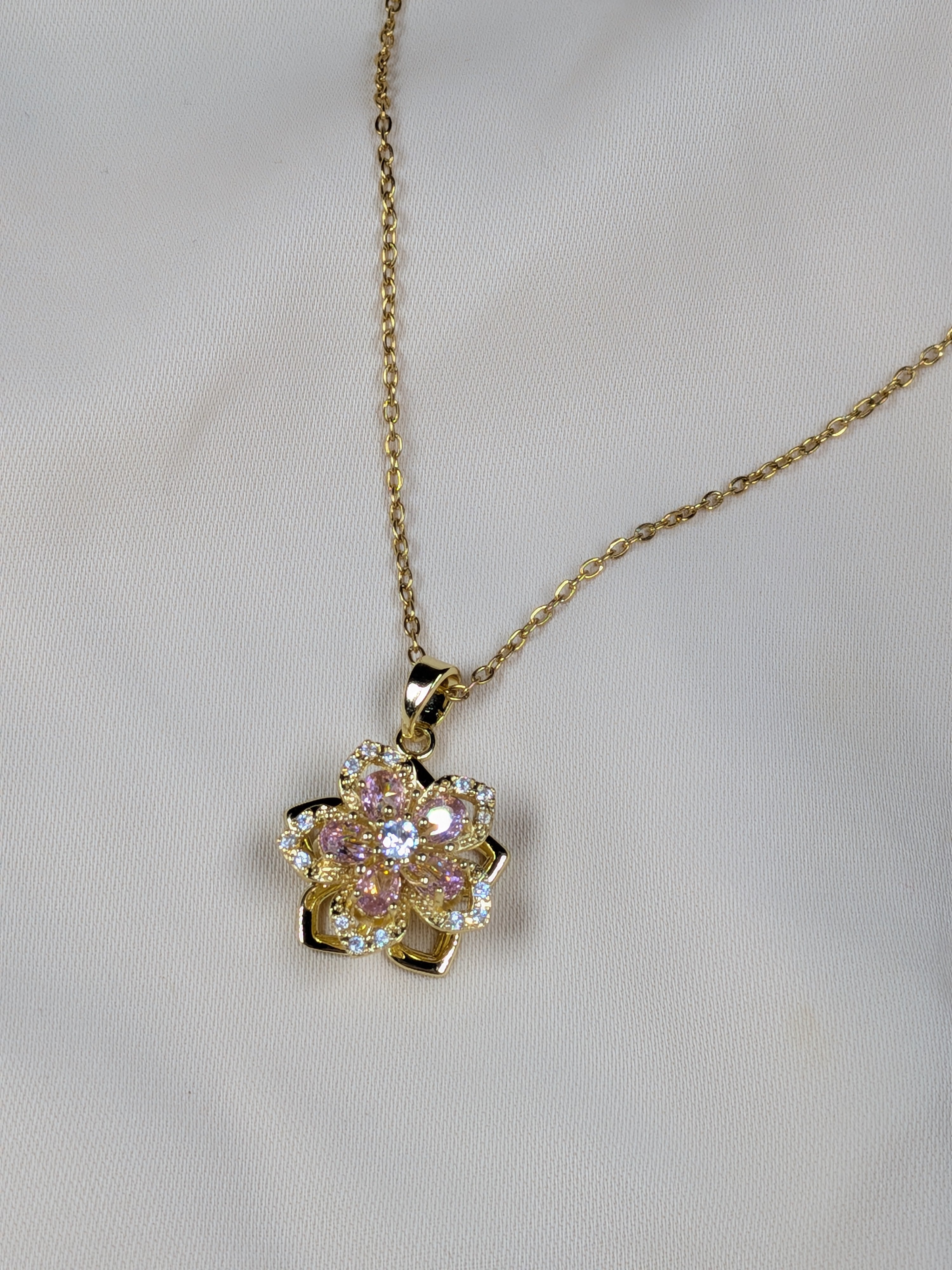 Collier Pendentif Fleur Tournante en Acier inoxydable