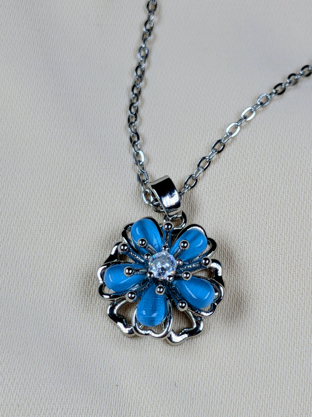 Collier Pendentif Fleur Tournante en Acier inoxydable