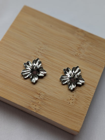 Boucle d'oreille argentée fleur - Acier inoxydable