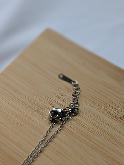 Collier Pendentif Trèfle à Double Face – Élégance
