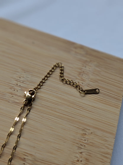 Collier fleur dorée chic en acier inoxydable