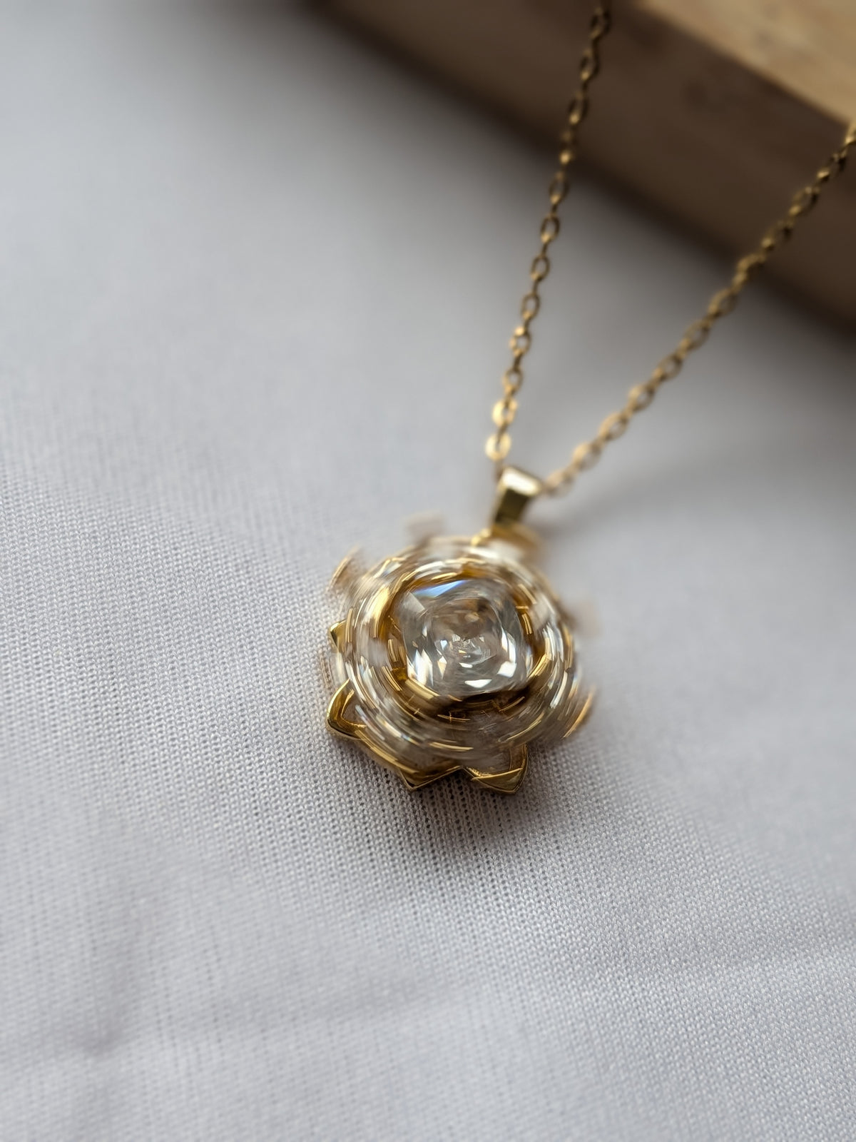 Collier Tournant Fleur — Doré & Strass blanc
