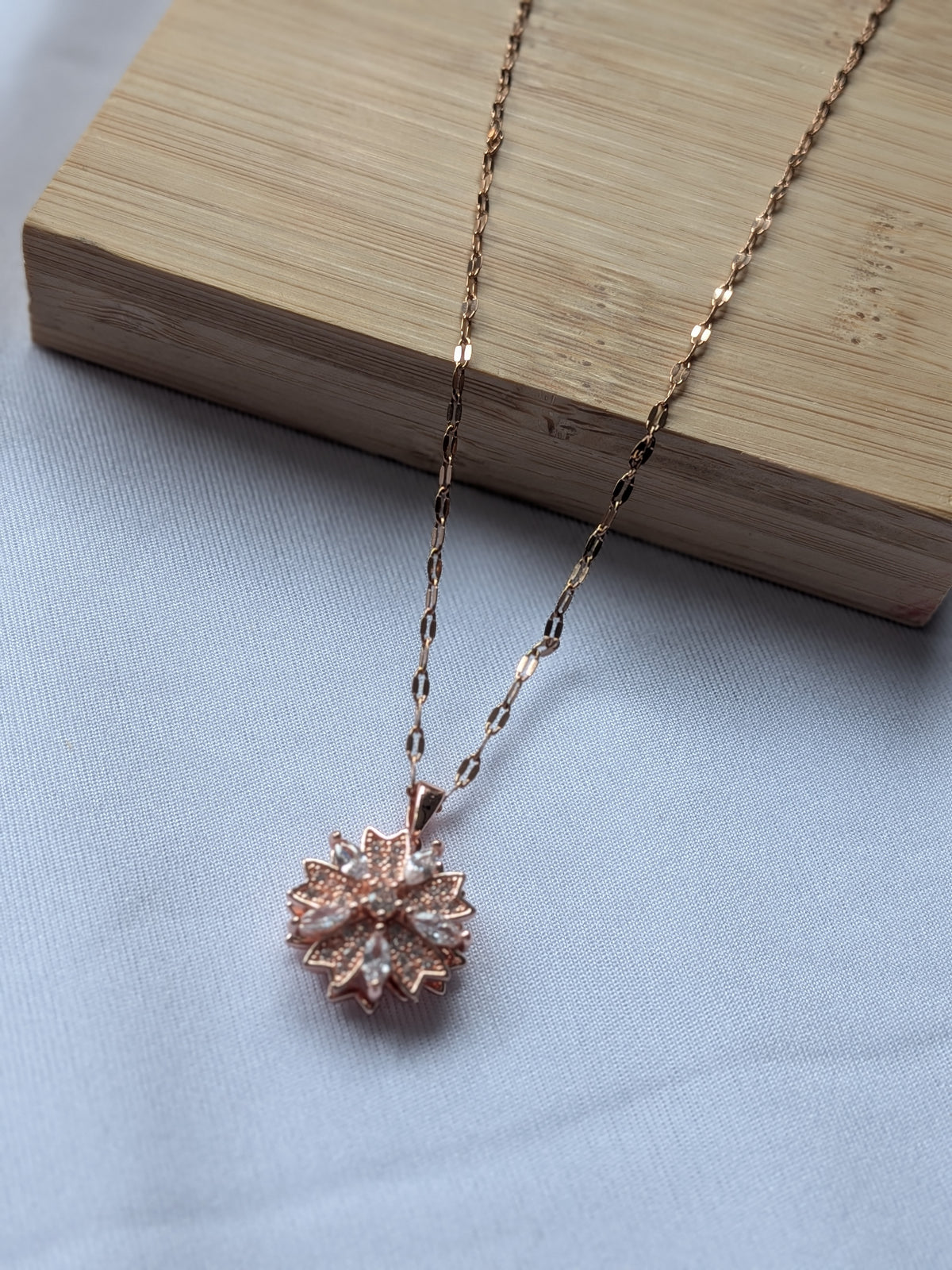 Collier Tournant Fleur — Rose Doré & Strass Rose