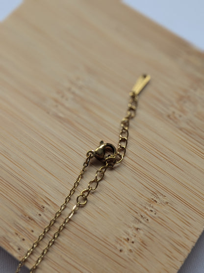 Collier Pendentif Trèfle à Double Face – Élégance et Nacre