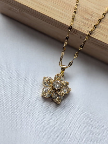 Collier Tournant Fleur — Doré & Strass Blanc