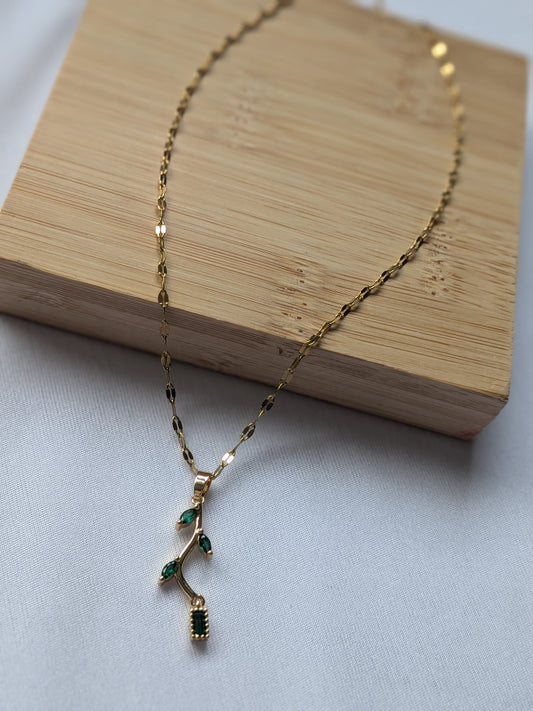 Collier fleur dorée chic en acier inoxydable