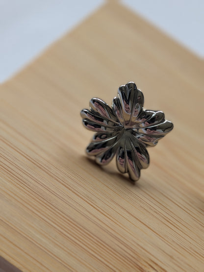 Boucle d'oreille argentée fleur - Acier inoxydable
