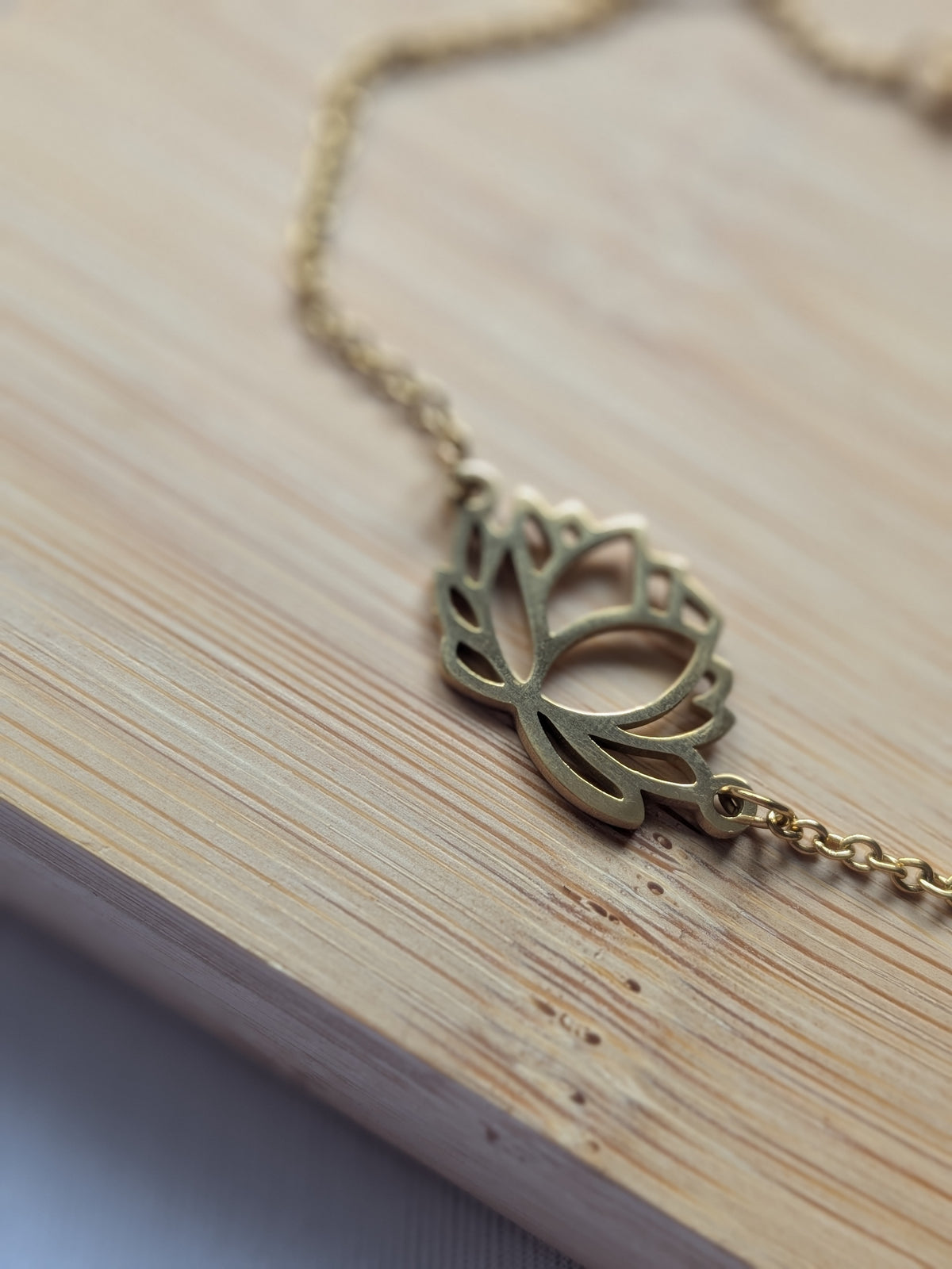 Bracelet lotus dorée - acier inoxydable