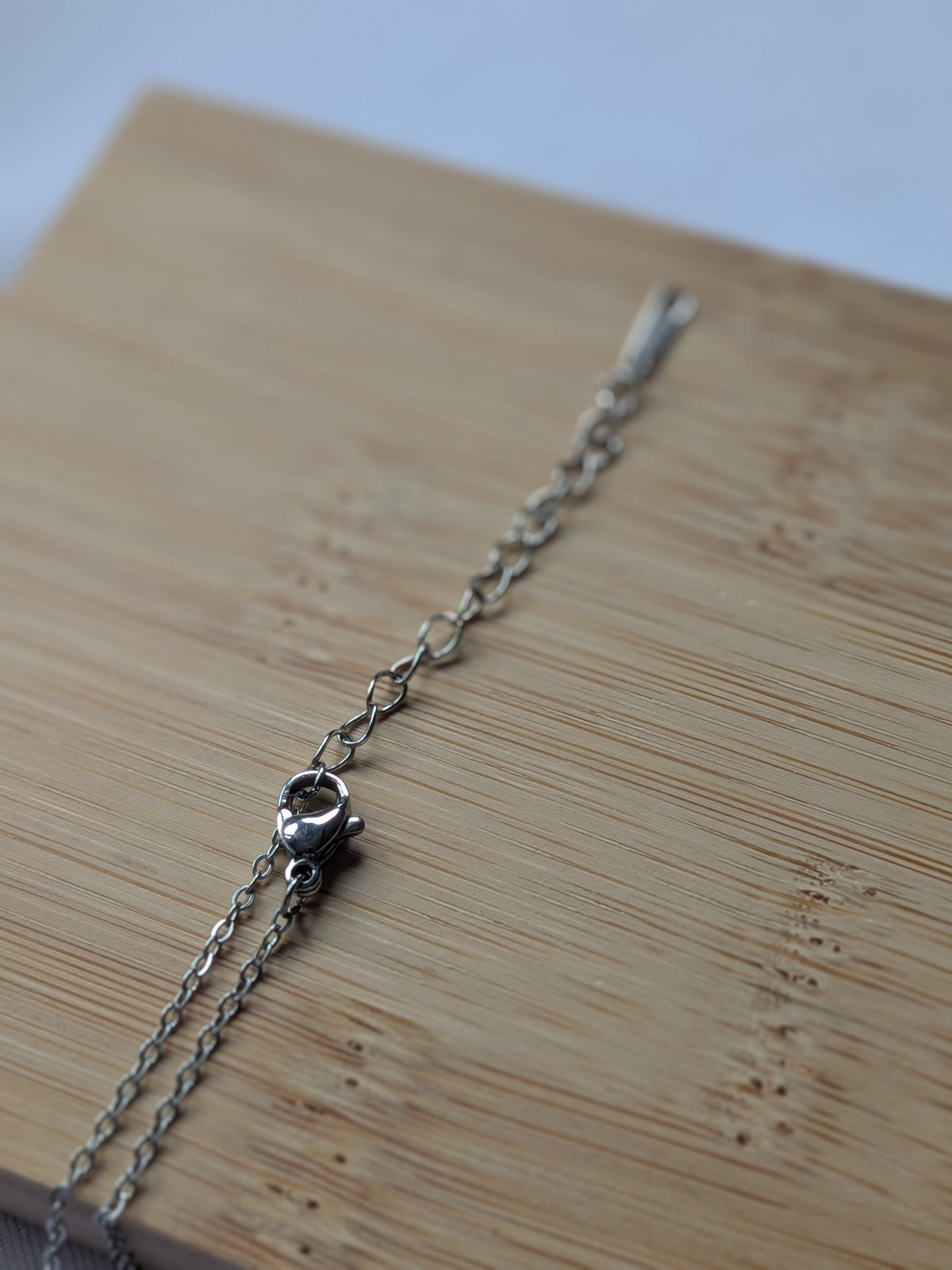Collier Pendentif Trèfle à Double Face – Élégance