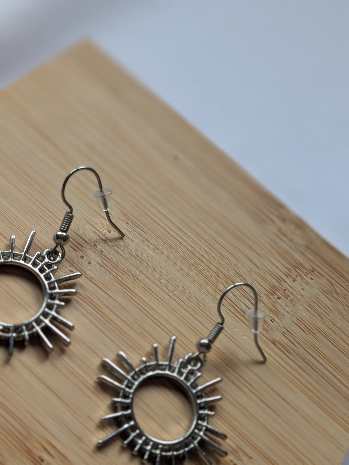 Boucle d'oreille soleile argentée