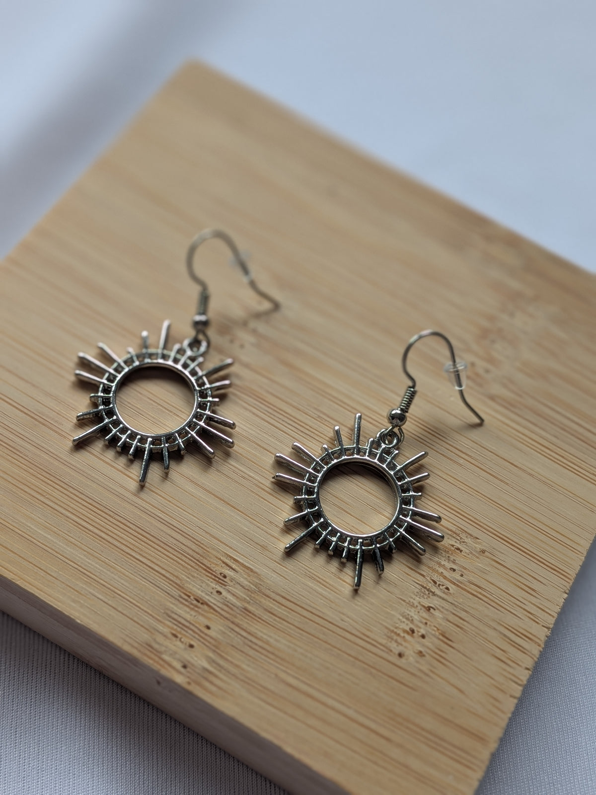 Boucle d'oreille soleile argentée