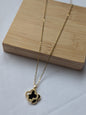 Collier Pendentif Trèfle à Double Face – Élégance et Nacre