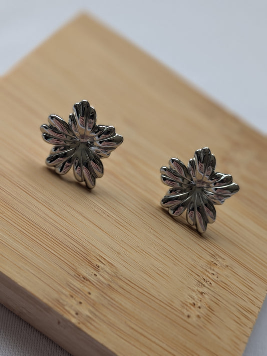 Boucle d'oreille argentée fleur - Acier inoxydable