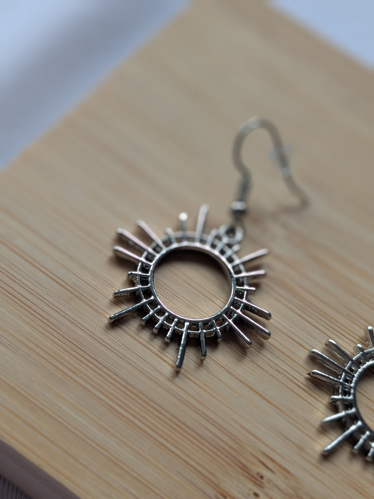Boucle d'oreille soleile argentée