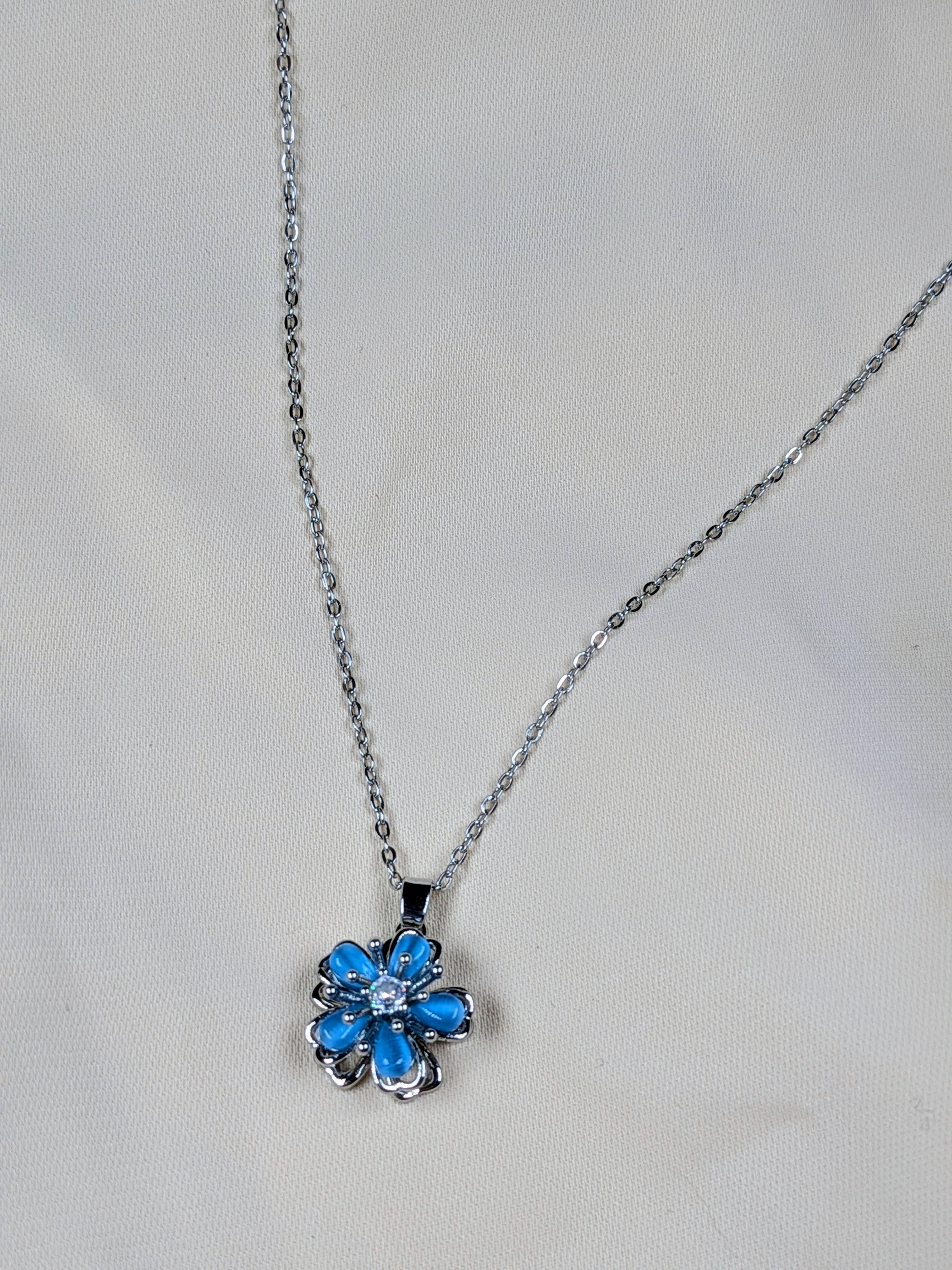 Collier Pendentif Fleur Tournante en Acier inoxydable